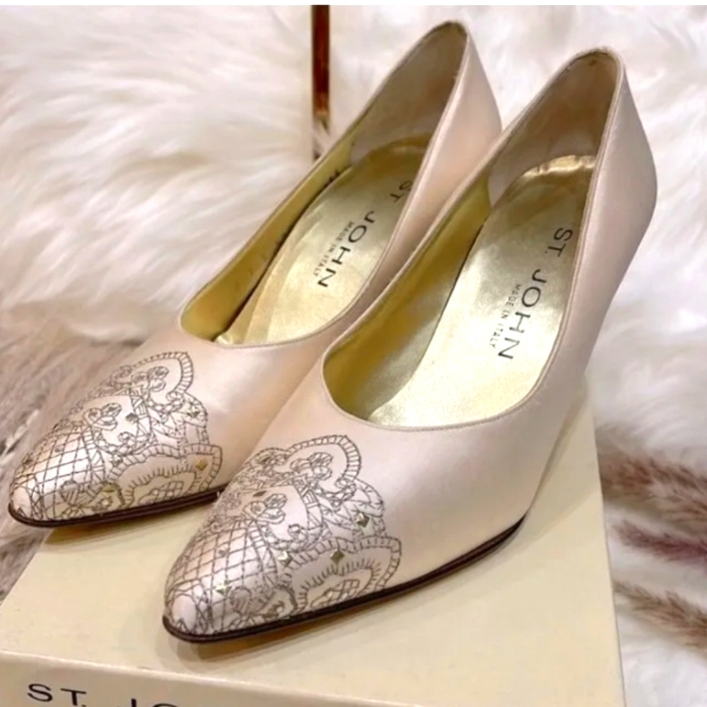 St.John Vintage Satin Pump Heels size 7 With Box